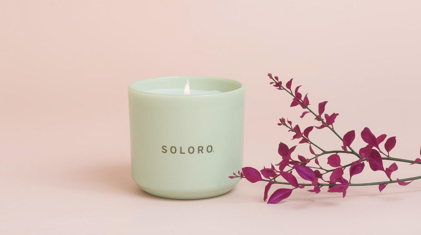 Verdant Harmony – Sojawaskaars in Matte Keramiek