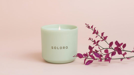 Verdant Harmony – Sojawaskaars in Matte Keramiek